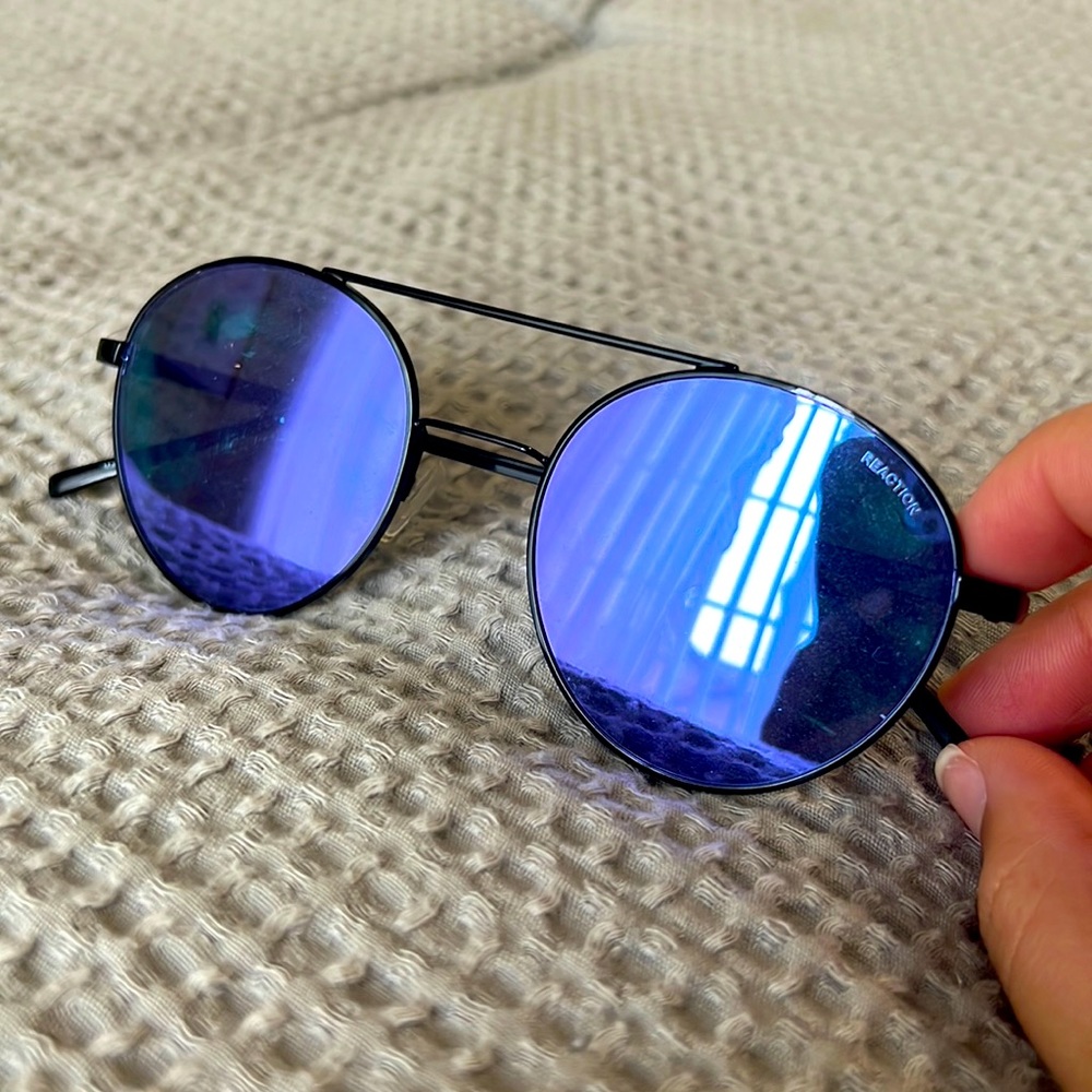 Kenneth Cole Reaction Round Sunglasses